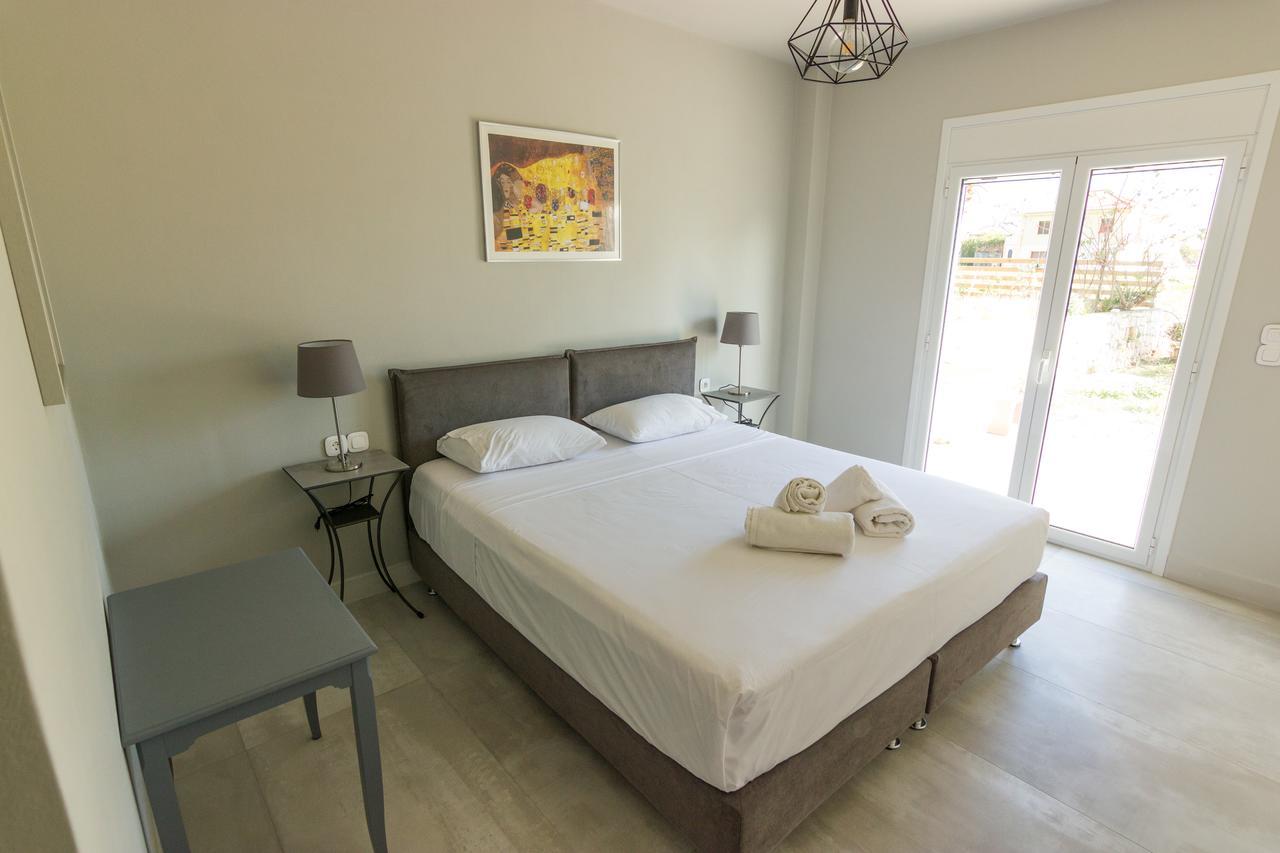 Amera - Troumpas Family Apartments Leonidio Ngoại thất bức ảnh